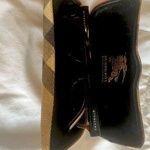Women Burberry glasses good condition